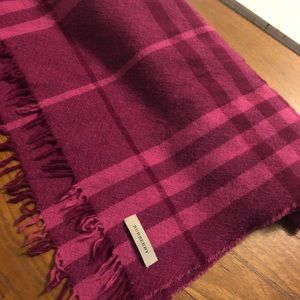 Burberry Cashmeres wool mix scarf